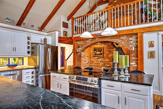 75 Macomber Lane, Portsmouth, RI 02871
