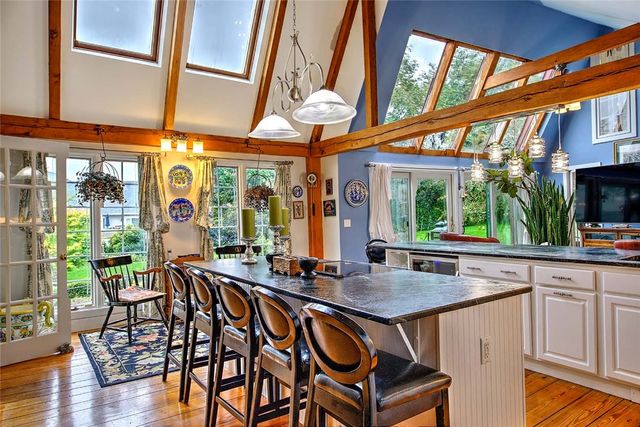 75 Macomber Lane, Portsmouth, RI 02871