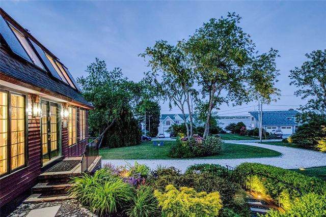 75 Macomber Lane, Portsmouth, RI 02871