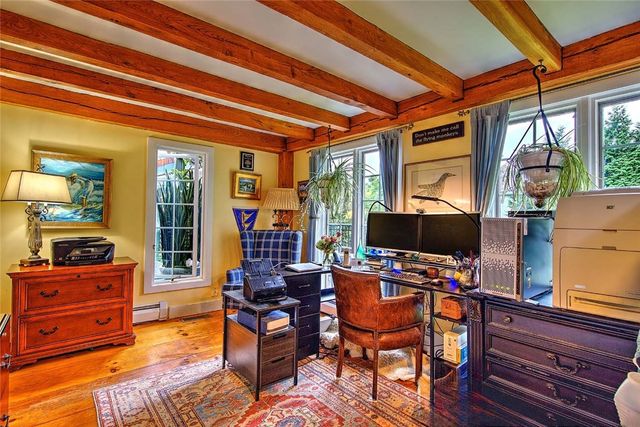 75 Macomber Lane, Portsmouth, RI 02871