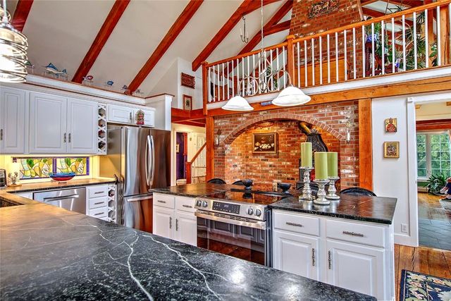 75 Macomber Lane, Portsmouth, RI 02871