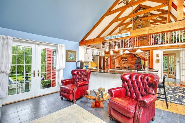 75 Macomber Lane, Portsmouth, RI 02871
