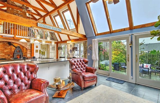 75 Macomber Lane, Portsmouth, RI 02871