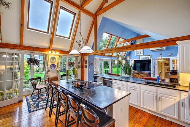 75 Macomber Lane, Portsmouth, RI 02871