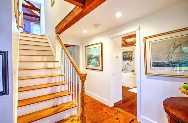 75 Macomber Lane, Portsmouth, RI 02871