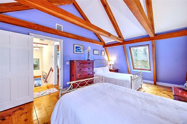 75 Macomber Lane, Portsmouth, RI 02871