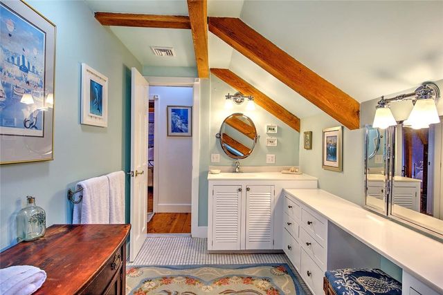 75 Macomber Lane, Portsmouth, RI 02871