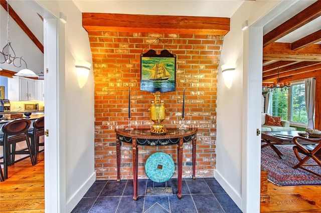 75 Macomber Lane, Portsmouth, RI 02871