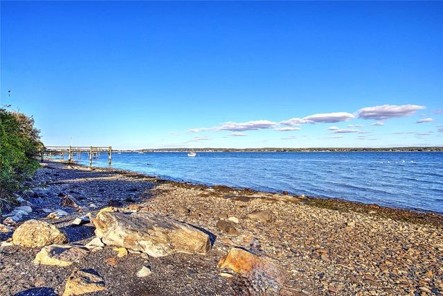 75 Macomber Lane, Portsmouth, RI 02871
