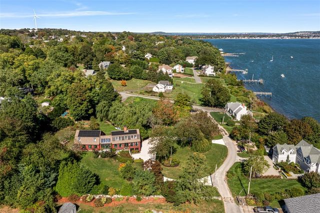 75 Macomber Lane, Portsmouth, RI 02871