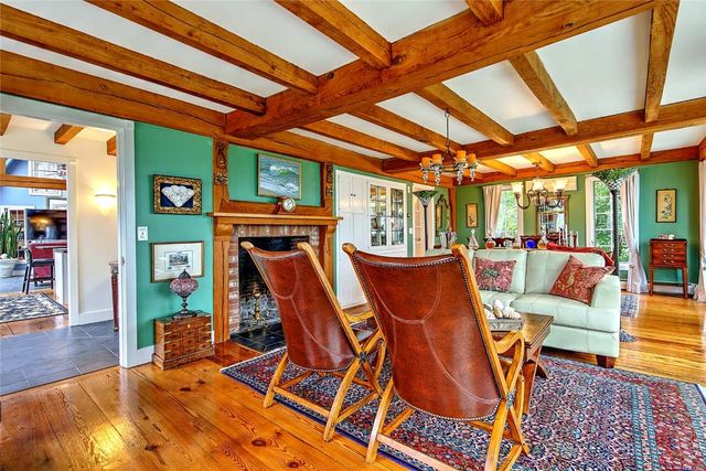 75 Macomber Lane, Portsmouth, RI 02871