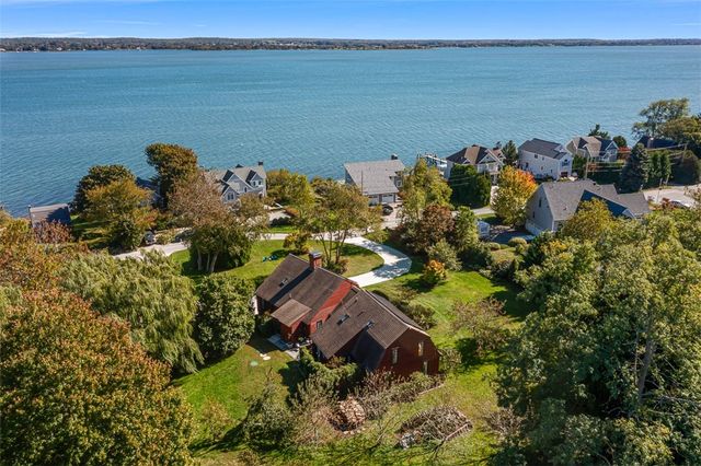 75 Macomber Lane, Portsmouth, RI 02871