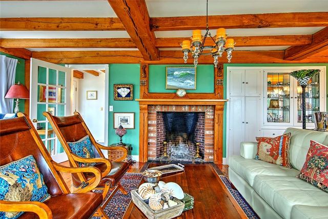 75 Macomber Lane, Portsmouth, RI 02871