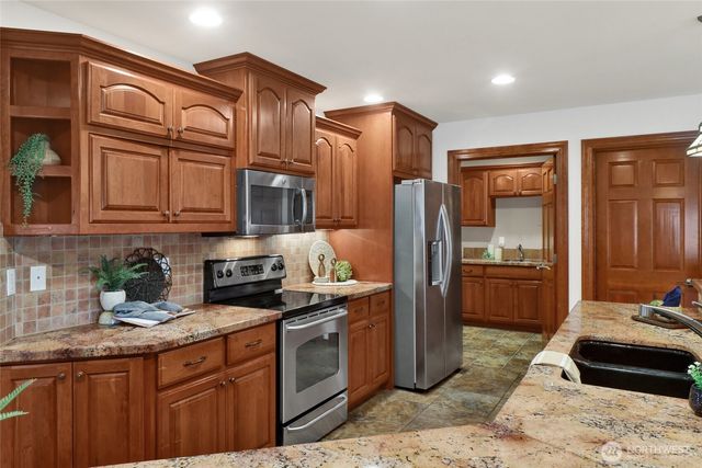 2511 Crescent Street, Ferndale, WA 98248