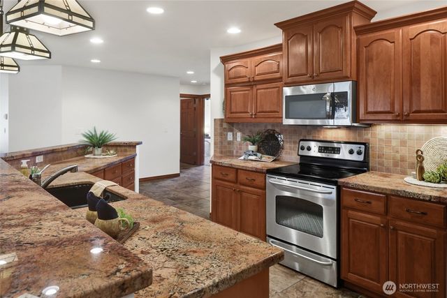 2511 Crescent Street, Ferndale, WA 98248