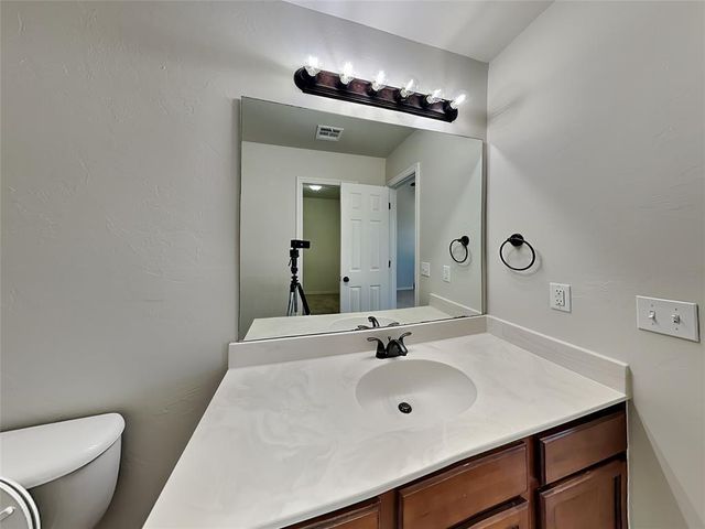 2165 Robin Ridge Lane, Edmond, OK 73012