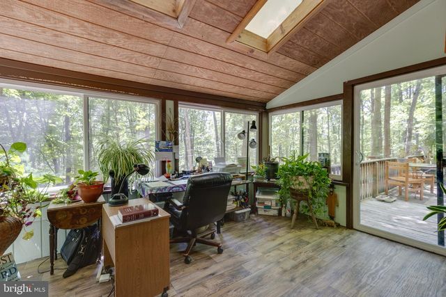 11 S MOUNTAINSIDE DR, Berkeley Springs, WV 25411