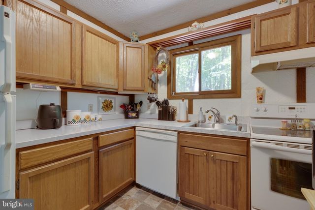 11 S MOUNTAINSIDE DR, Berkeley Springs, WV 25411