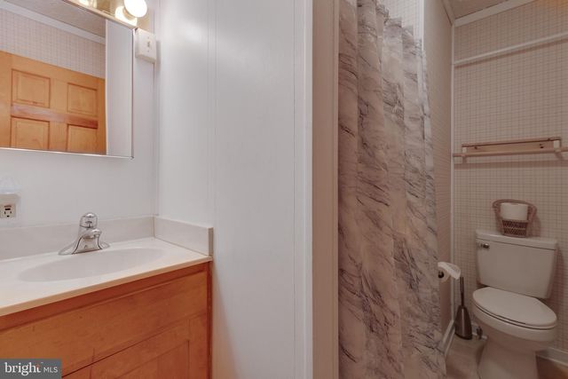 11 S MOUNTAINSIDE DR, Berkeley Springs, WV 25411