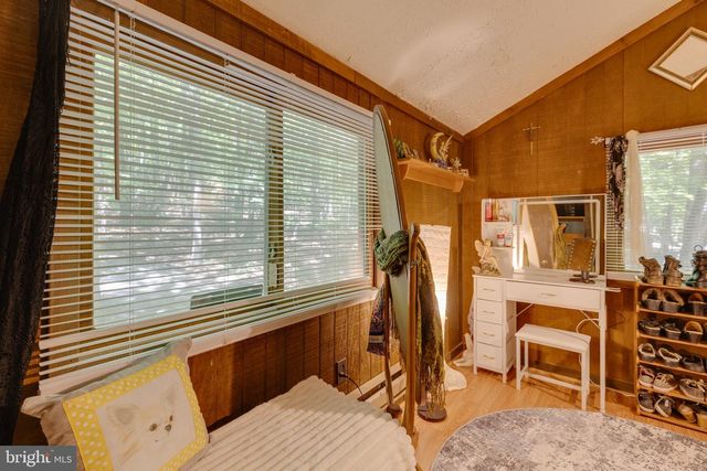 11 S MOUNTAINSIDE DR, Berkeley Springs, WV 25411