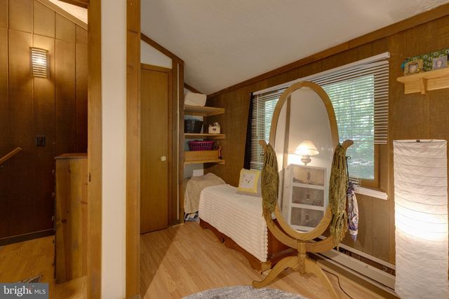 11 S MOUNTAINSIDE DR, Berkeley Springs, WV 25411