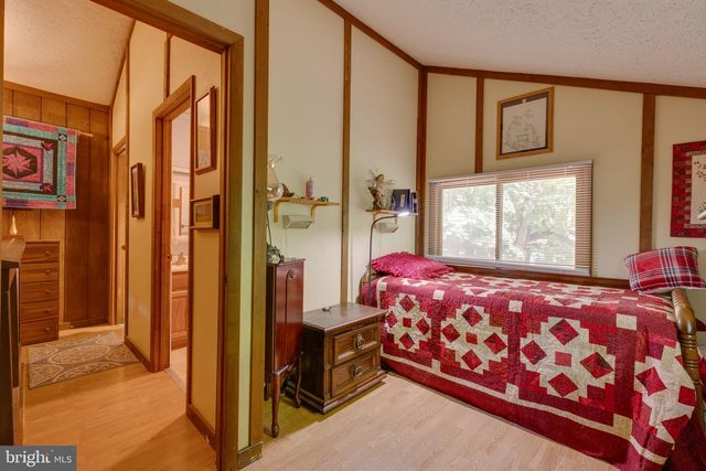 11 S MOUNTAINSIDE DR, Berkeley Springs, WV 25411