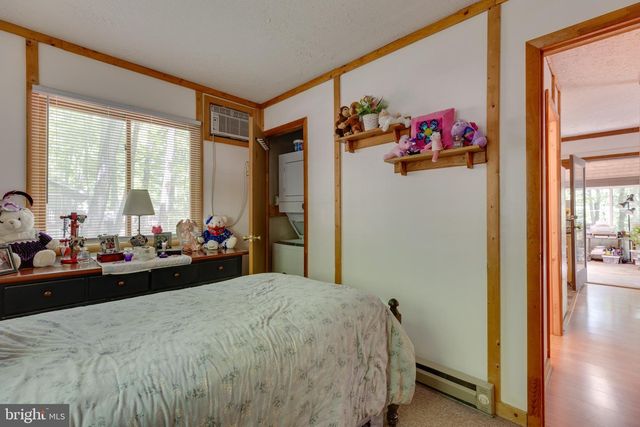11 S MOUNTAINSIDE DR, Berkeley Springs, WV 25411