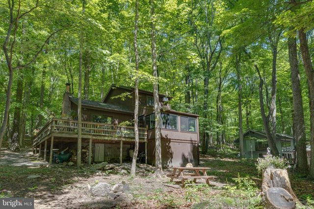 11 S MOUNTAINSIDE DR, Berkeley Springs, WV 25411