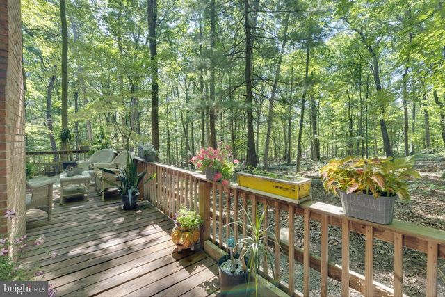 11 S MOUNTAINSIDE DR, Berkeley Springs, WV 25411