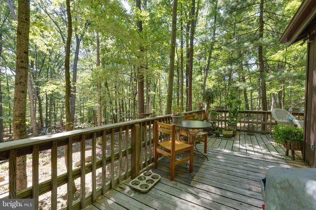 11 S MOUNTAINSIDE DR, Berkeley Springs, WV 25411