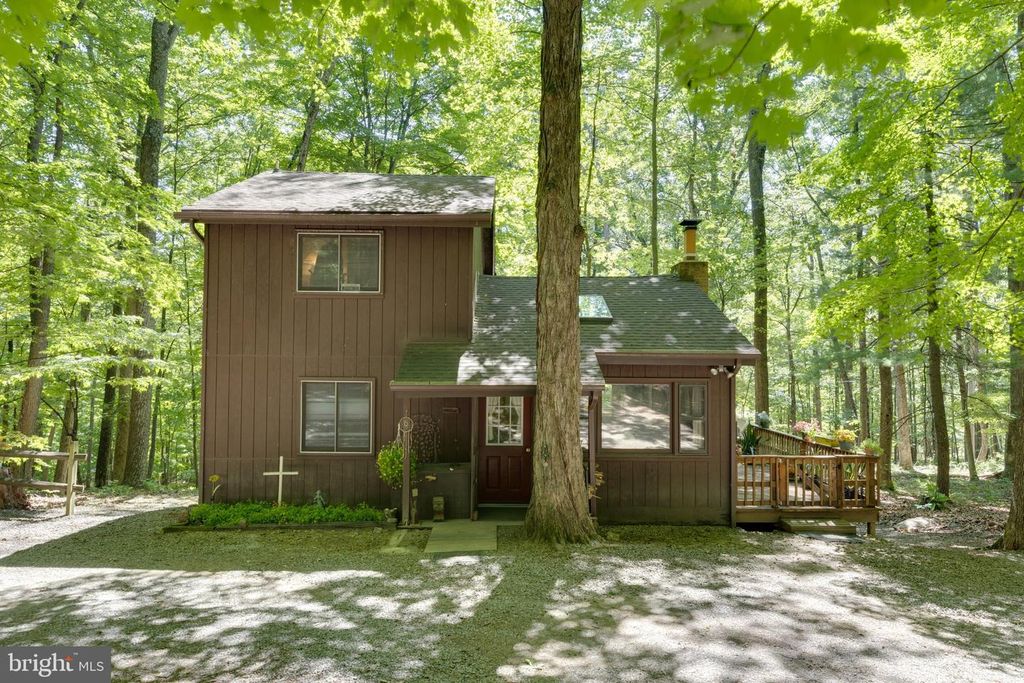11 S MOUNTAINSIDE DR, Berkeley Springs, WV 25411
