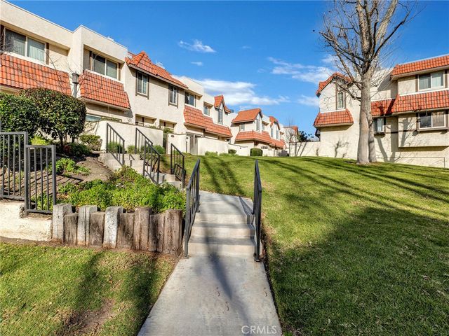 17951 River Circle 3, Canyon Country, CA 91387