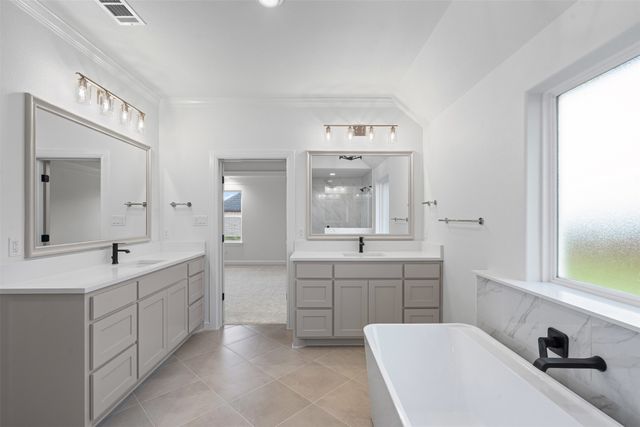 1133 Tremont Lane, Granbury, TX 76049