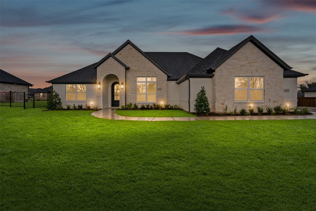 1133 Tremont Lane, Granbury, TX 76049