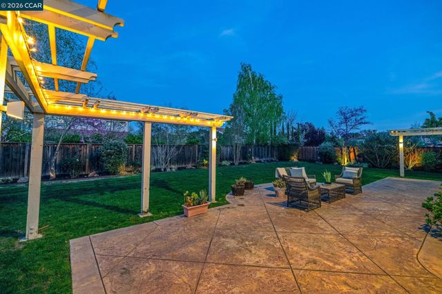 2000 Sorrelwood Ct, San Ramon, CA 94582