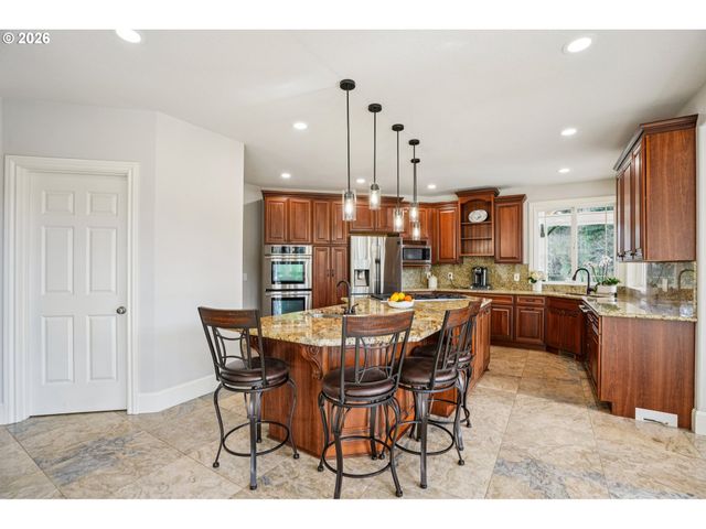 23044 Sw ULSKY Rd, West Linn, OR 97068