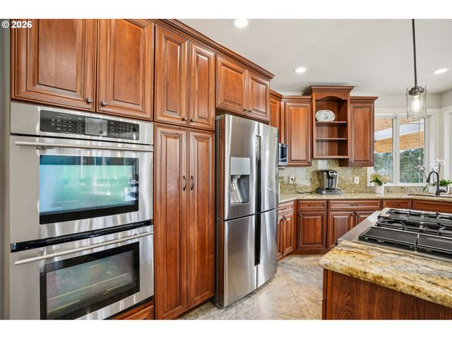 23044 Sw ULSKY Rd, West Linn, OR 97068