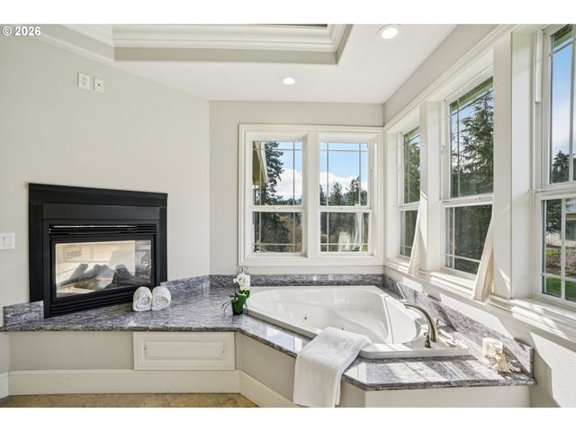 23044 Sw ULSKY Rd, West Linn, OR 97068