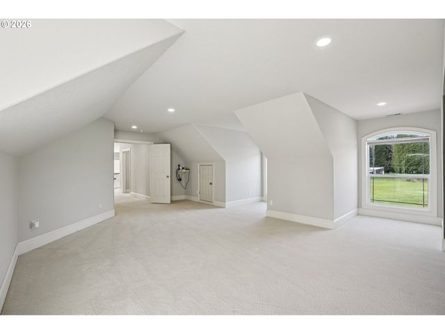 23044 Sw ULSKY Rd, West Linn, OR 97068