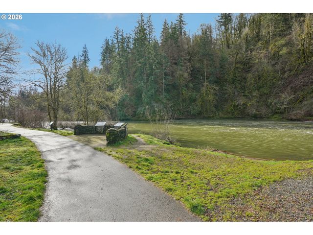 23044 Sw ULSKY Rd, West Linn, OR 97068