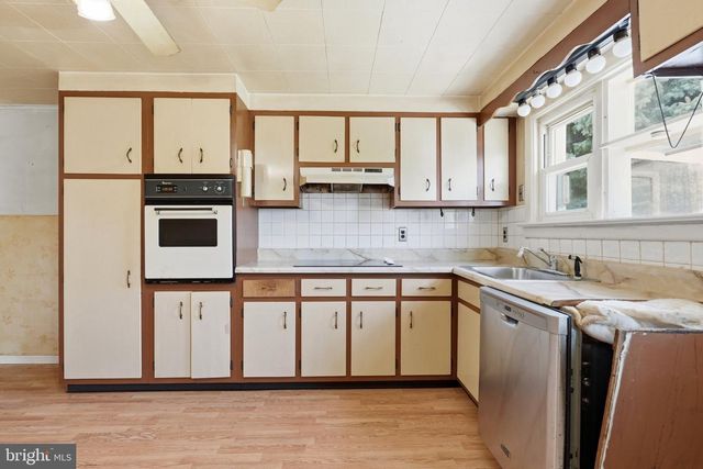 56 BENSON AVE, Hamilton Twp, NJ 08610