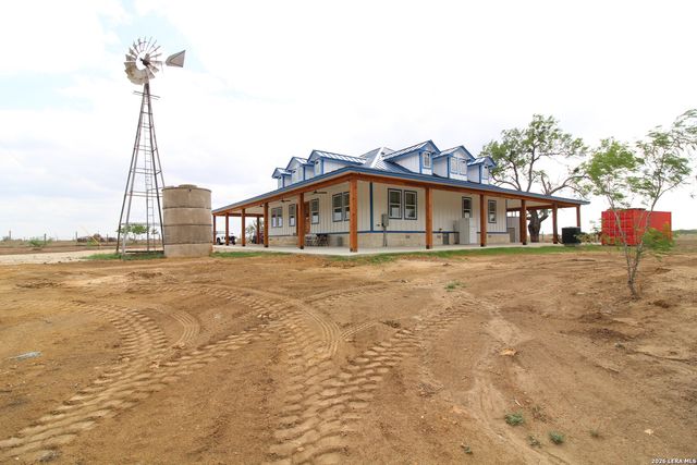 101 County Road 135, Floresville, TX 78114