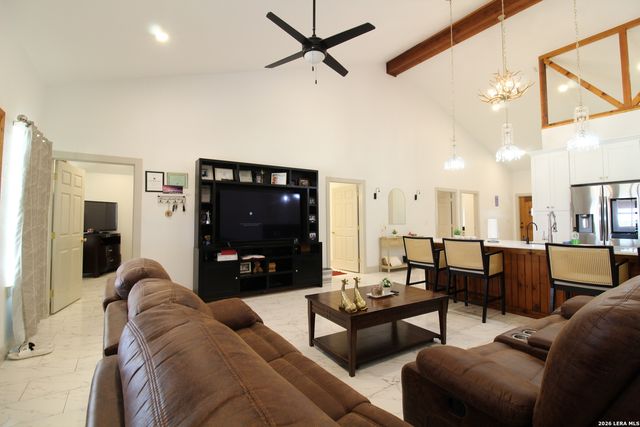 101 County Road 135, Floresville, TX 78114
