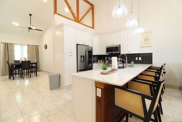 101 County Road 135, Floresville, TX 78114