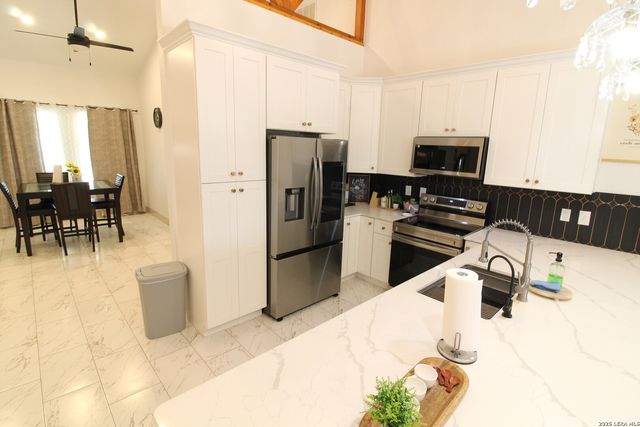 101 County Road 135, Floresville, TX 78114