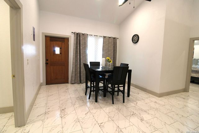 101 County Road 135, Floresville, TX 78114
