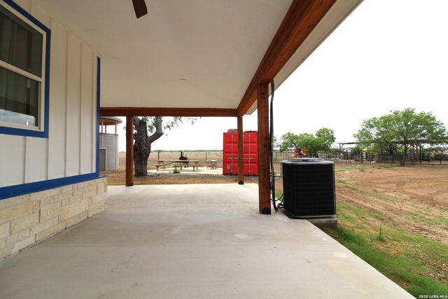 101 County Road 135, Floresville, TX 78114