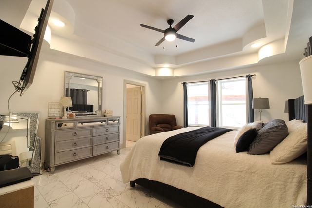 101 County Road 135, Floresville, TX 78114