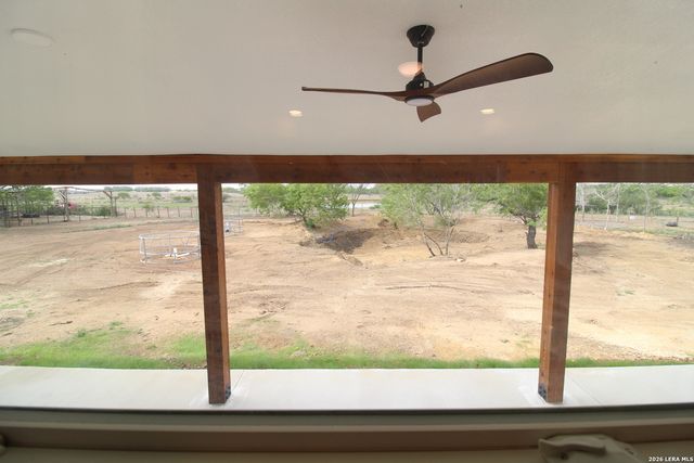 101 County Road 135, Floresville, TX 78114