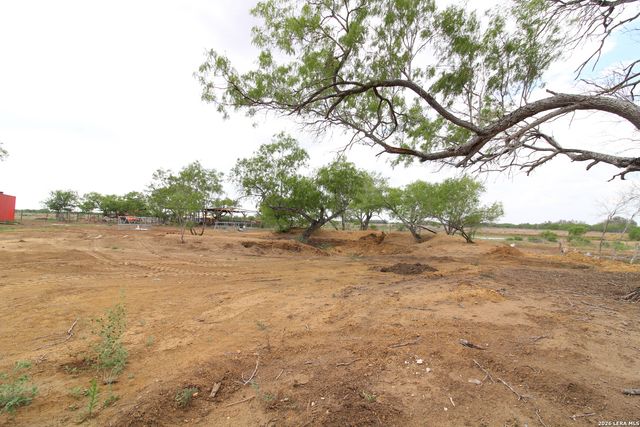 101 County Road 135, Floresville, TX 78114